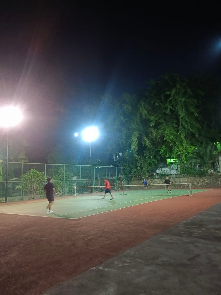 Timur Tenis Spot media 1