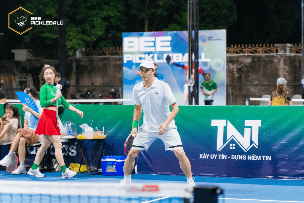 BEE PICKELBALL media 4