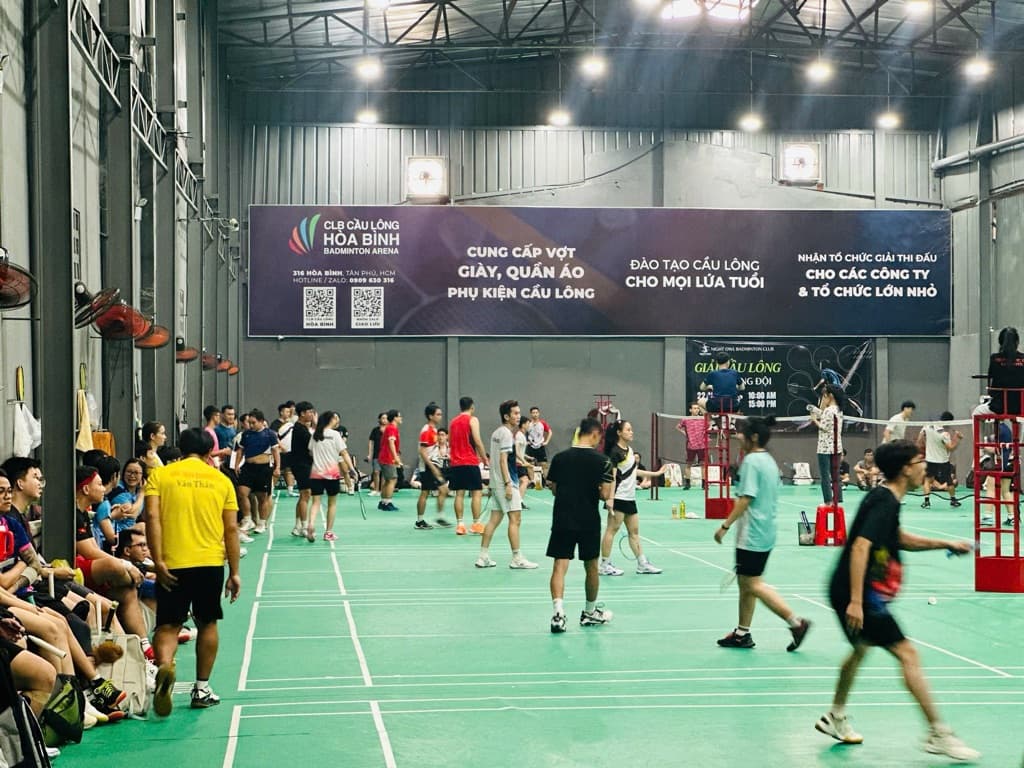Hòa Bình Badminton - 316 Hòa Bình, Tân Phú media 1