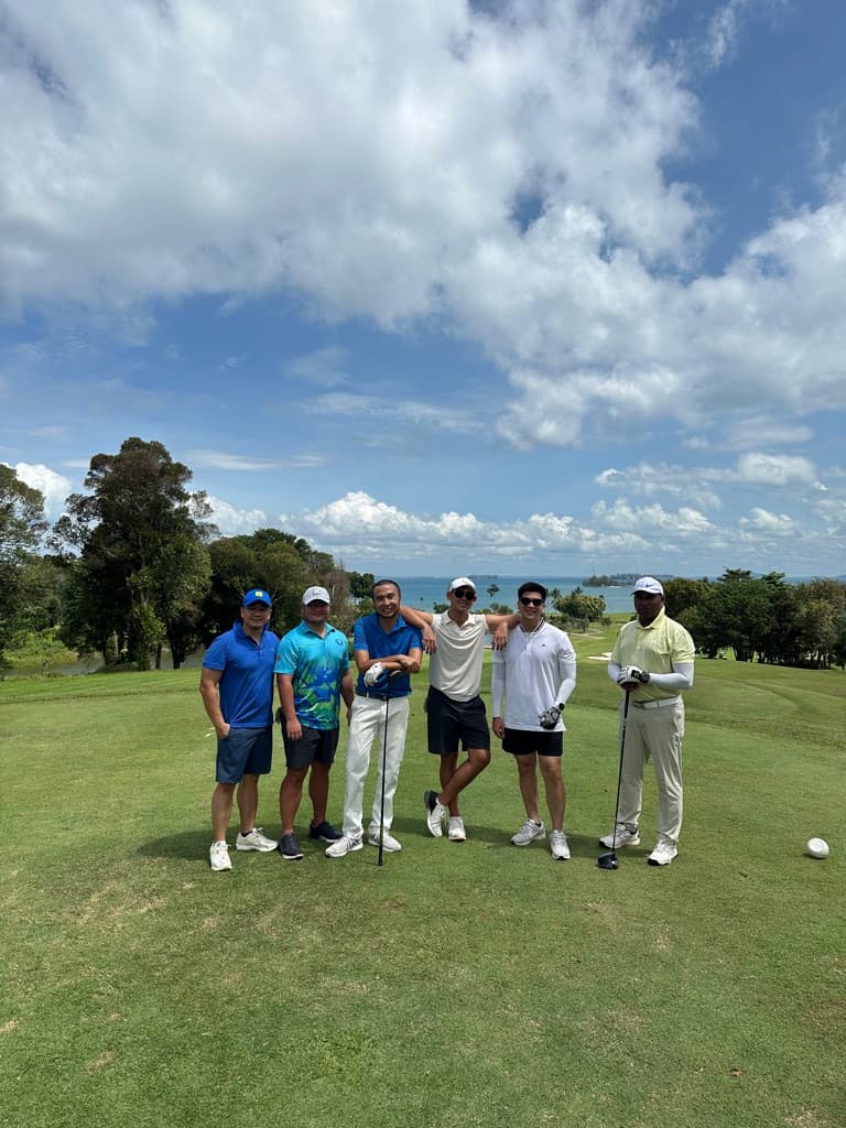 BUNKERS & BUSINESS media 1