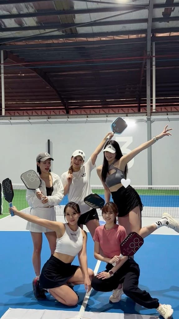 Her's club media 2
