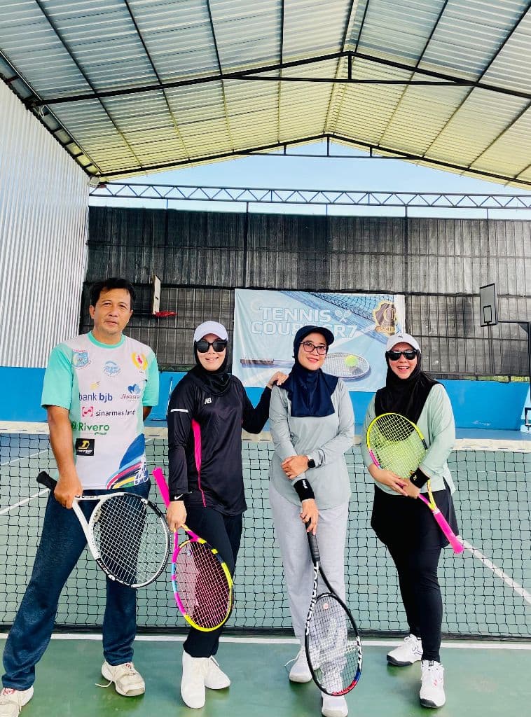Kakak tenis media 2
