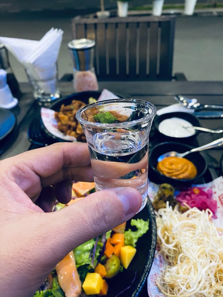 Bà già chơi cầu lông media 1