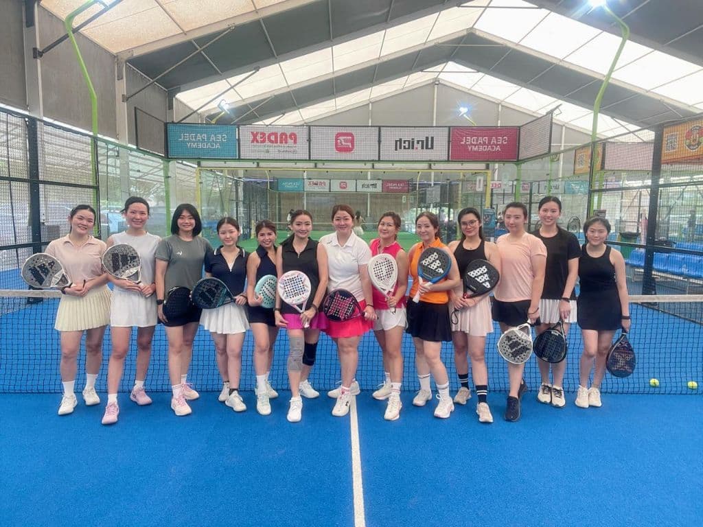 Jugadoras de padel  media 5