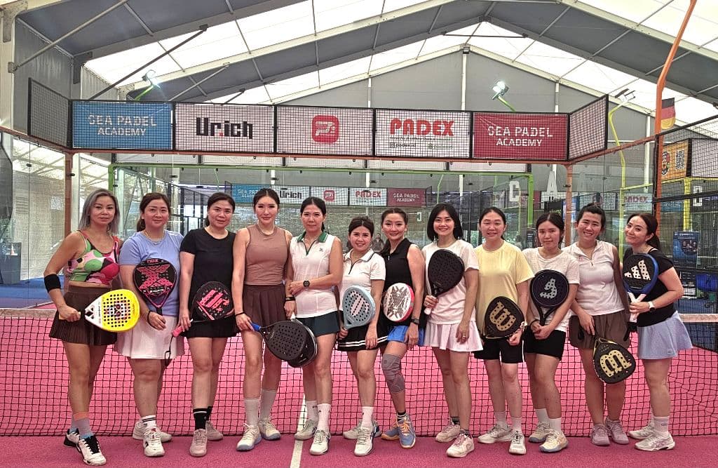 Jugadoras de padel  media 4