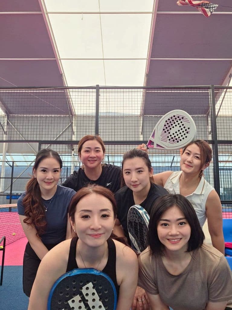 Jugadoras de padel  media 6