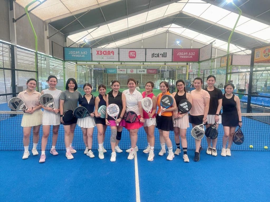 Jugadoras de padel  media 2
