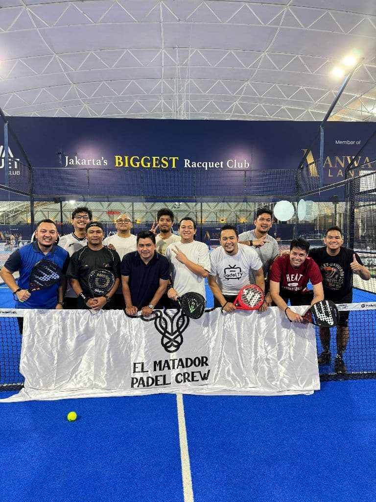 EL Matador Racquet Crew media 3