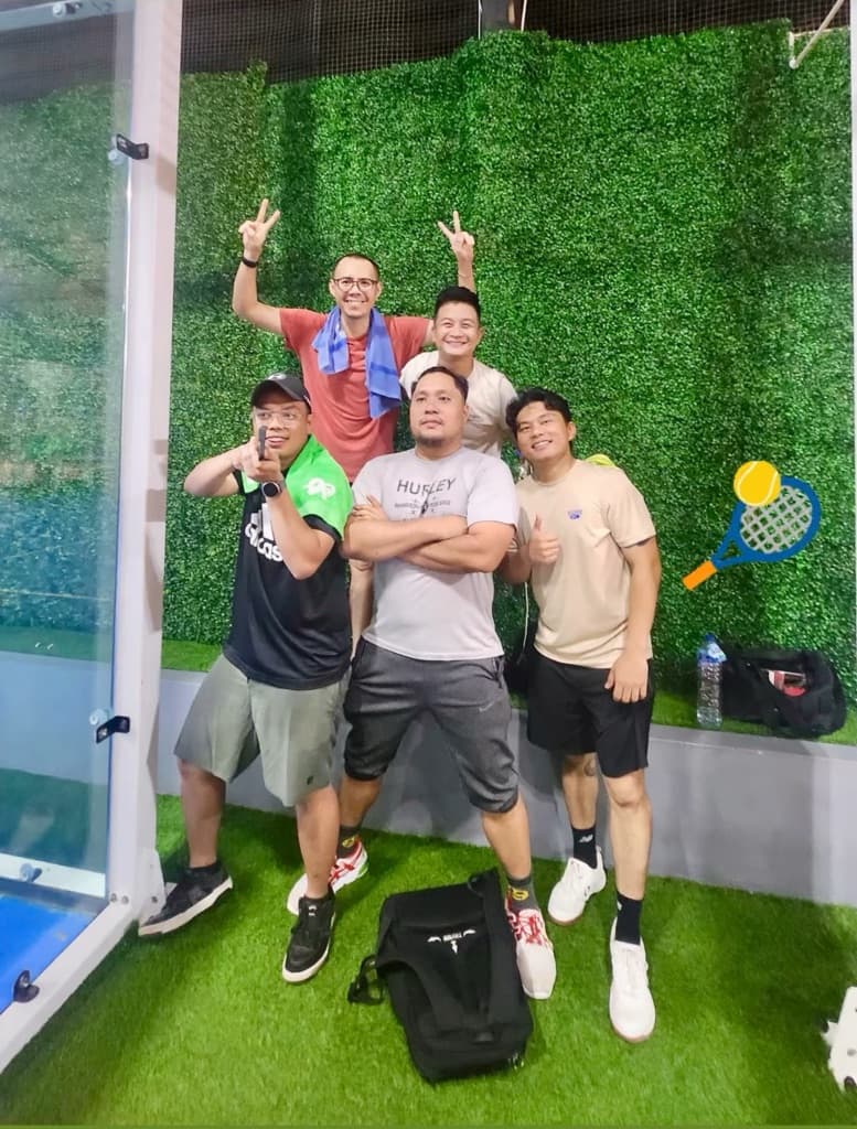 Hommes Courageux padel club media 4