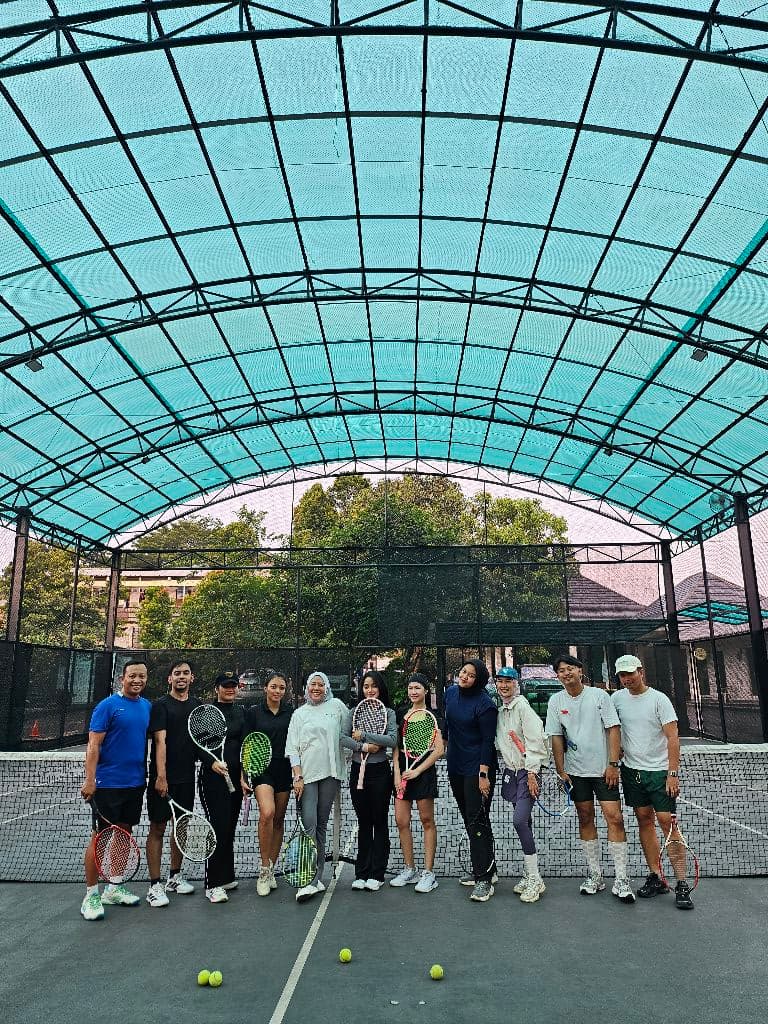 Tinder Tennis Club media 1
