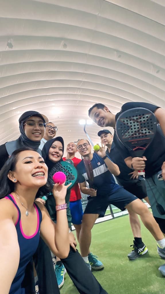 Racket Romance media 3