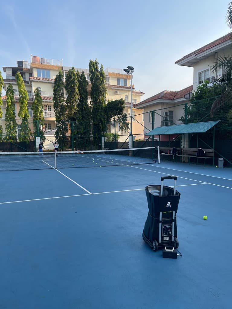 Ngikut Tenis media 1