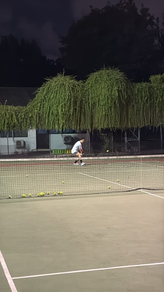 Calma tennis w coach Ephen media 1