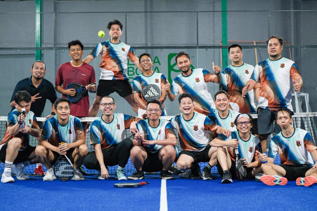 Hommes Courageux Padel Club media 5