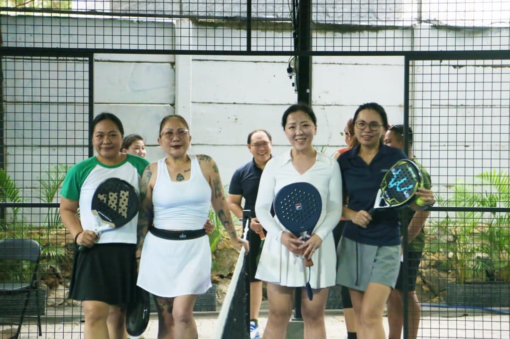ayo main padel media 3