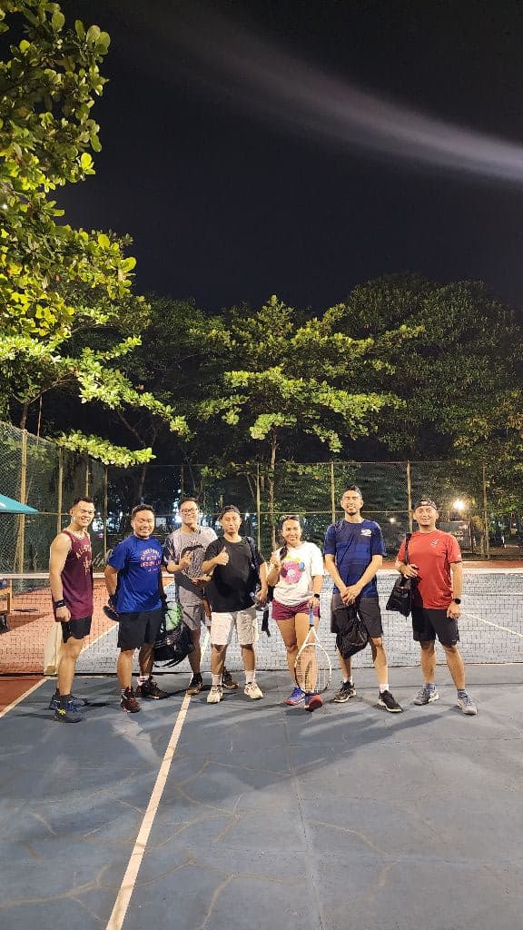 Tennis Senin Manis media 1