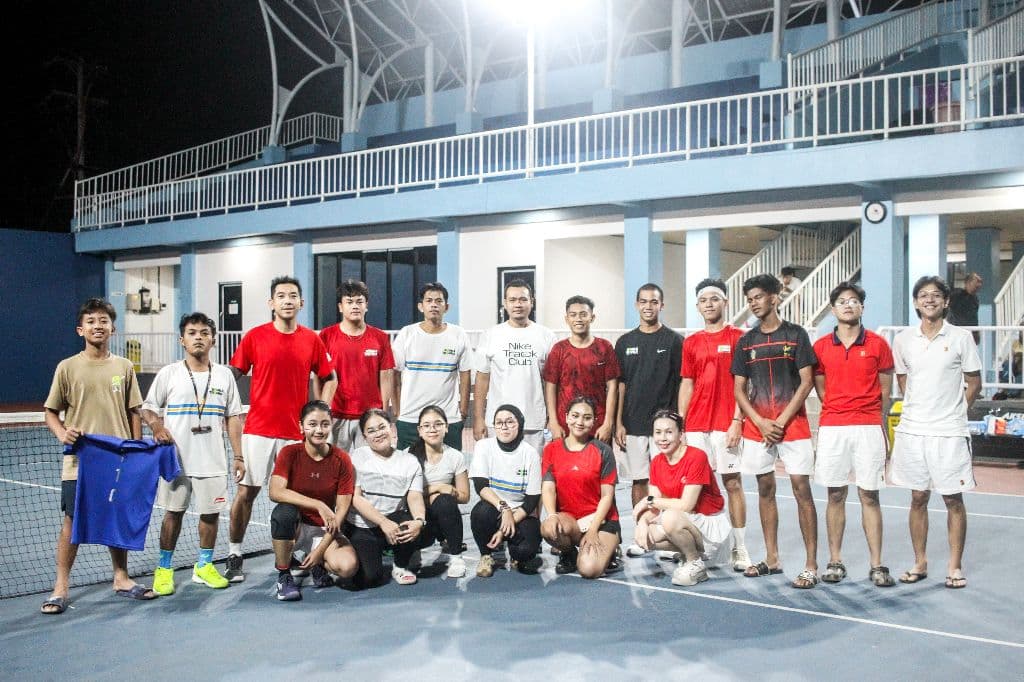 DOUBLE TROUBLE TENNIS CLUB media 1