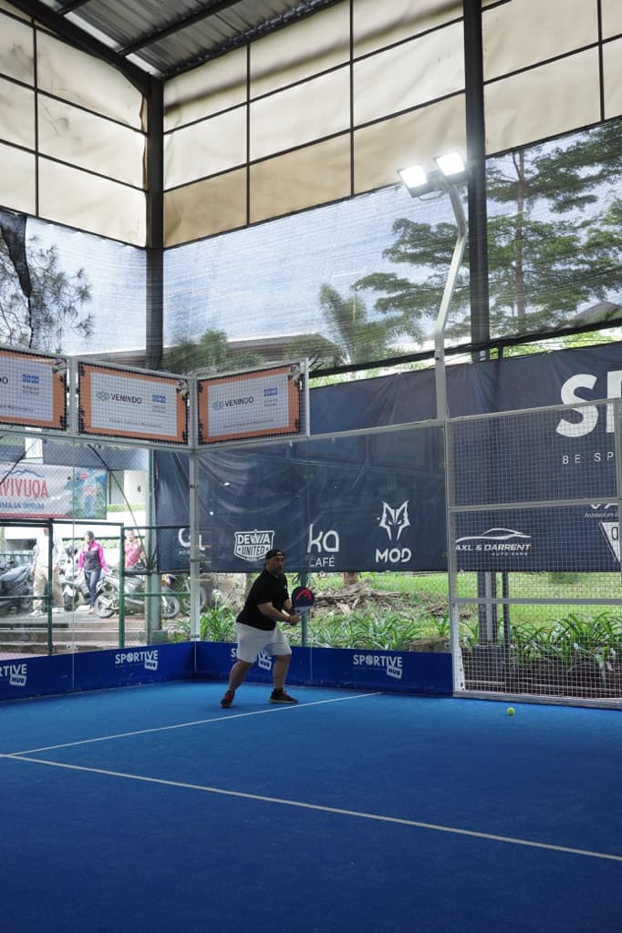 Setra Racquet Club media 4