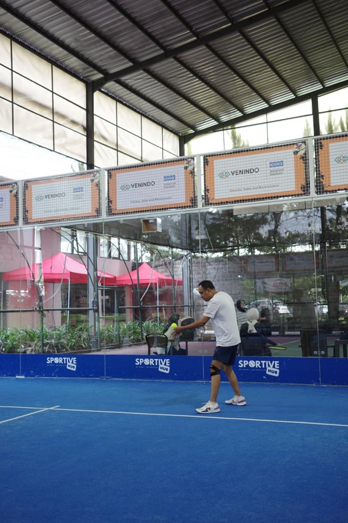 Setra Racquet Club media 6