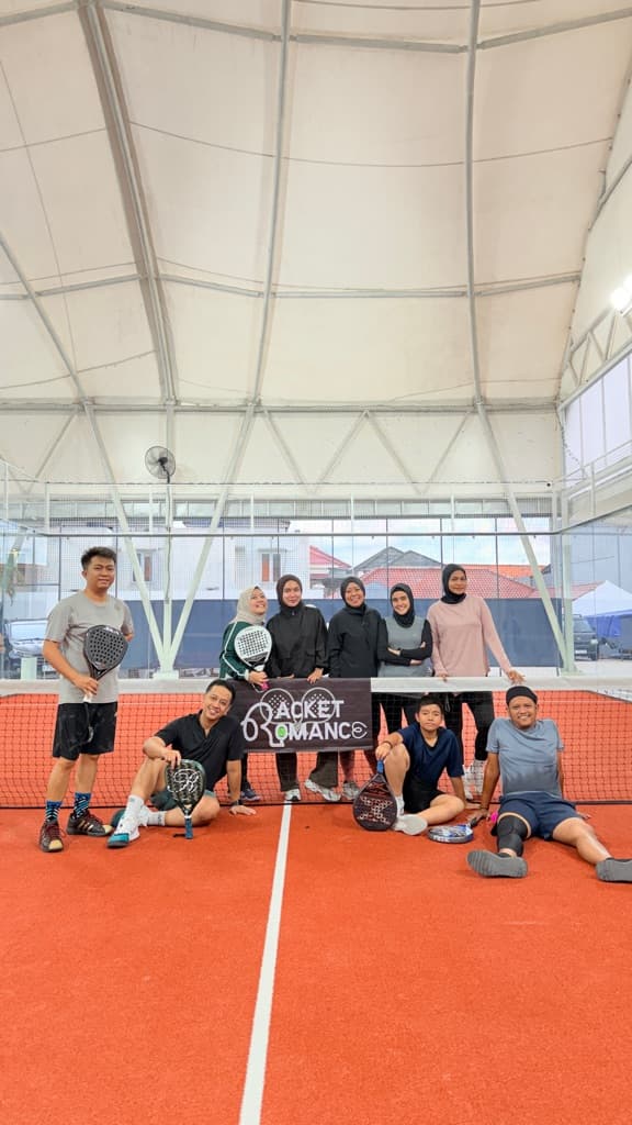 Racket Romance media 1