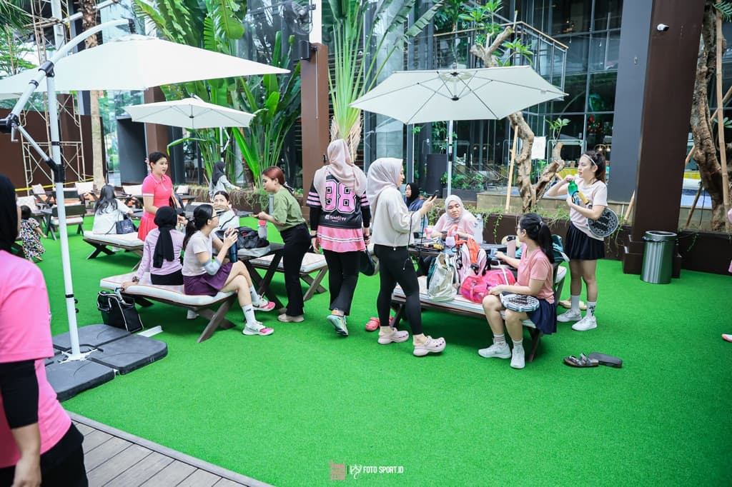 Pink Aces Club media 3