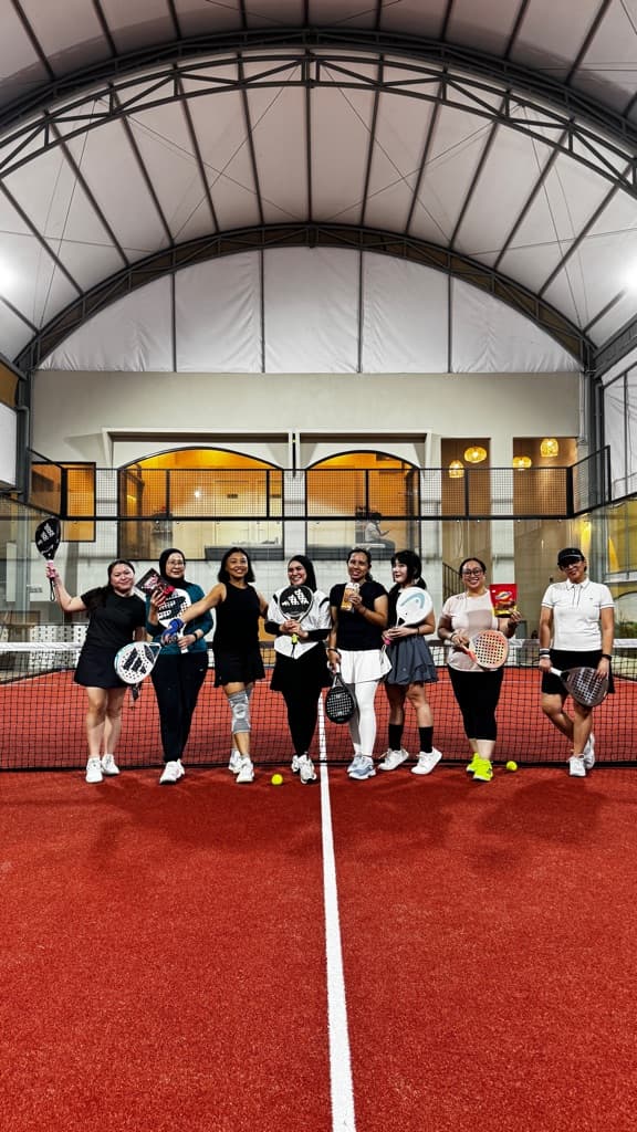Glow Padel Community media 4