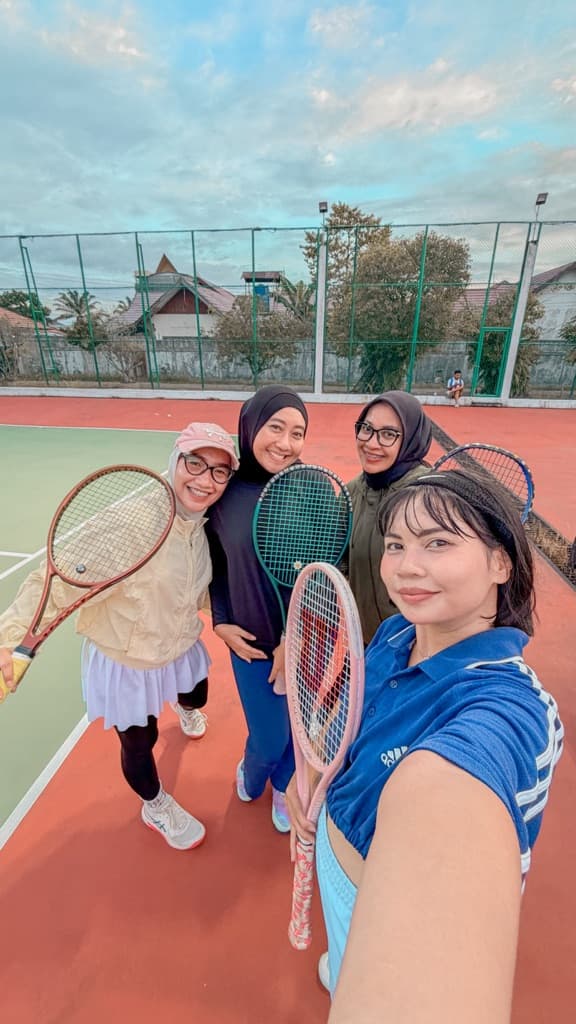 PETENIS WANITA CANTIK media 6