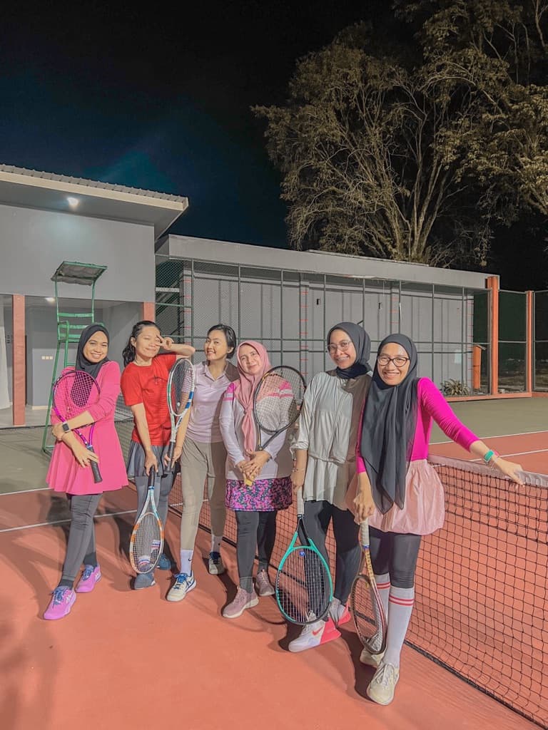 PETENIS WANITA CANTIK media 5