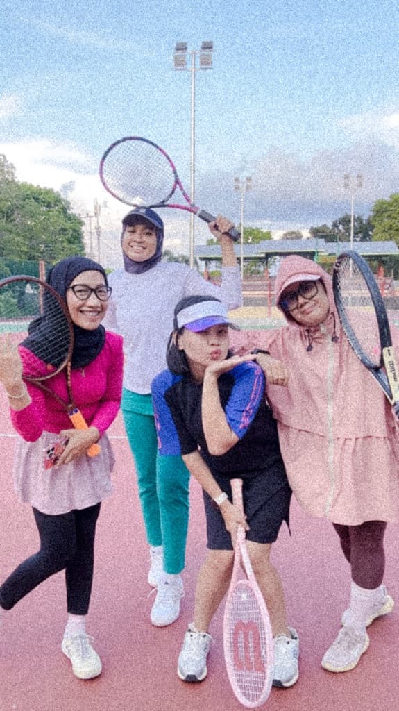 PETENIS WANITA CANTIK media 4