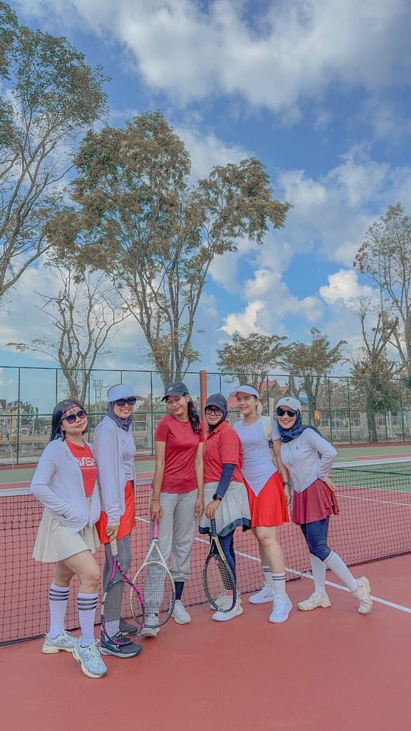 PETENIS WANITA CANTIK media 3