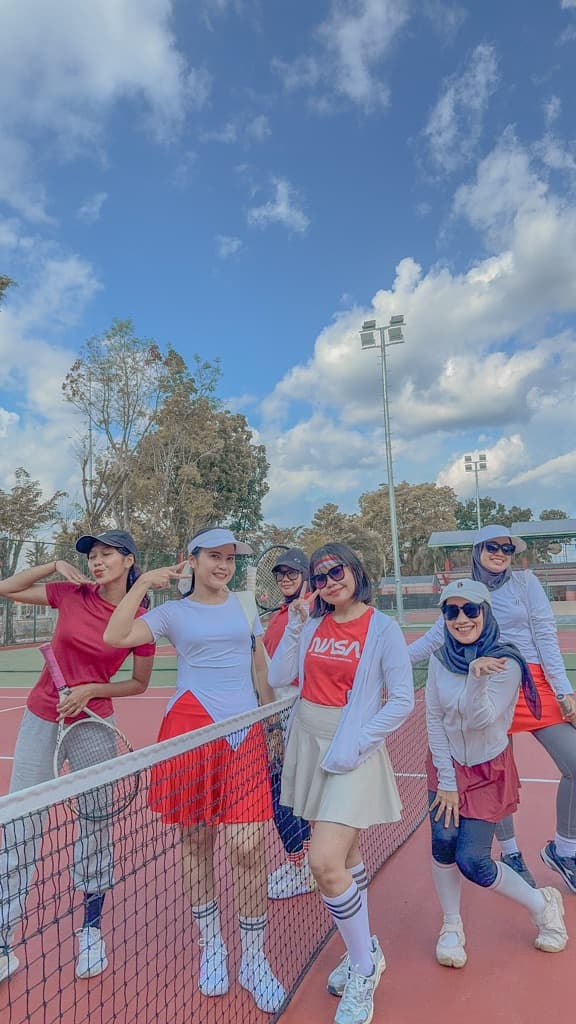 PETENIS WANITA CANTIK media 2