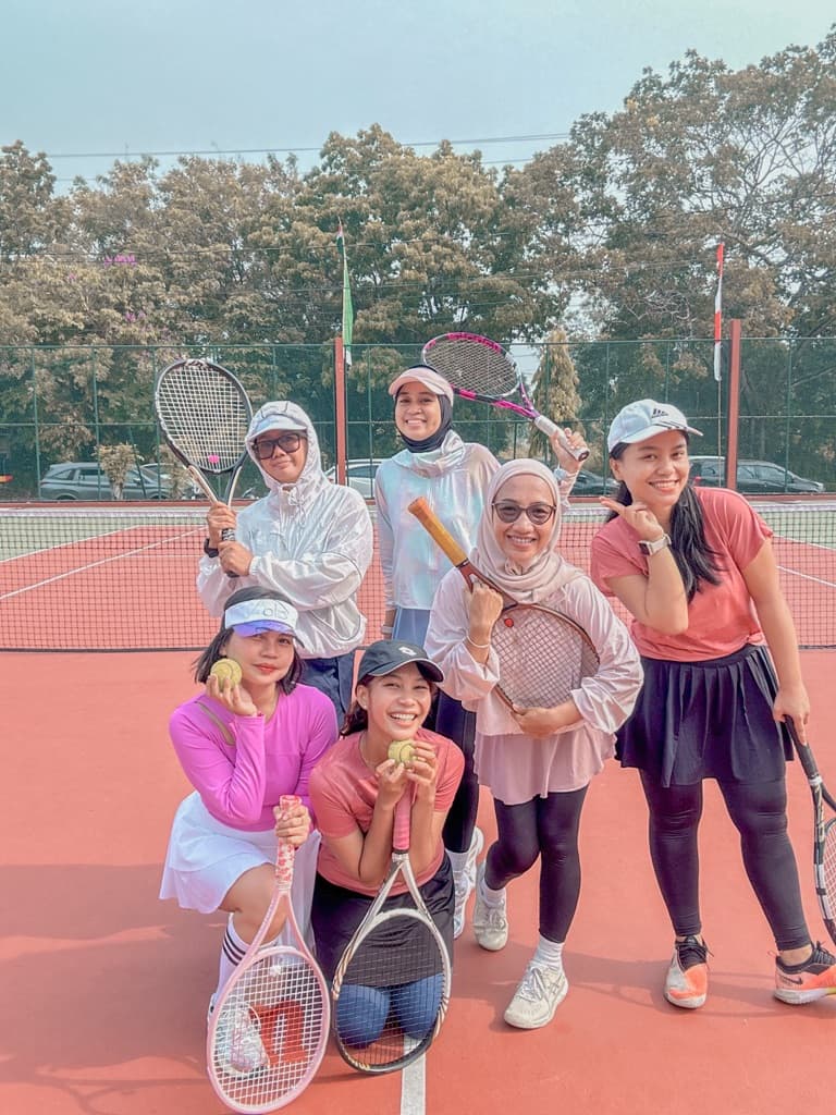PETENIS WANITA CANTIK media 1