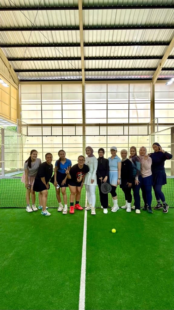 THEO'S WIFE LOIS RACQUET CLUB media 2