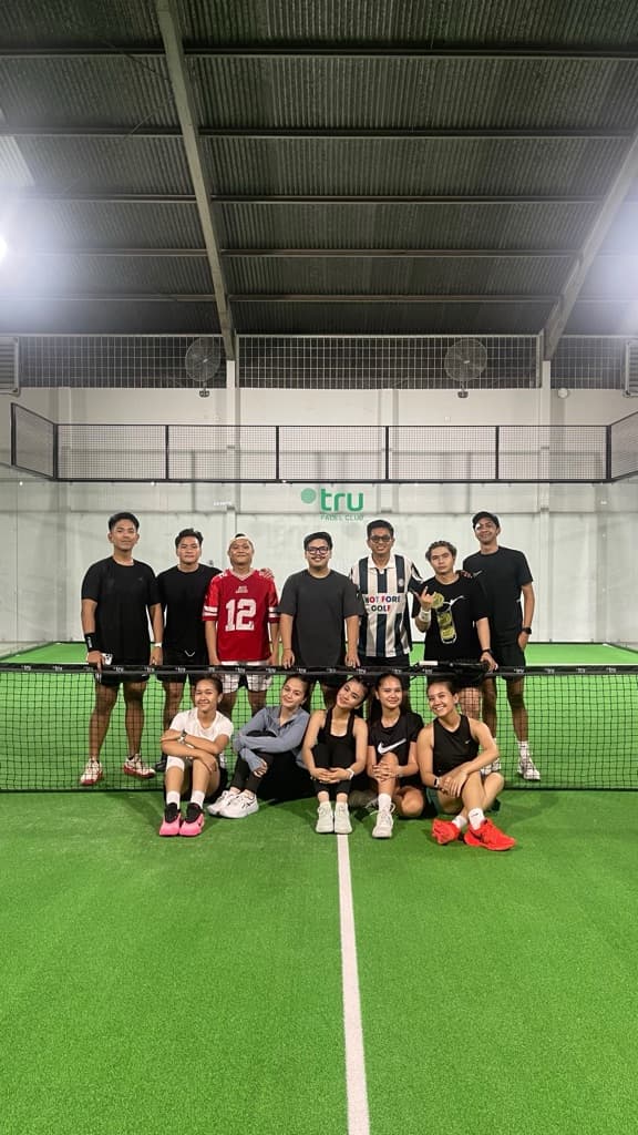 MANIS BERPADEL media 1