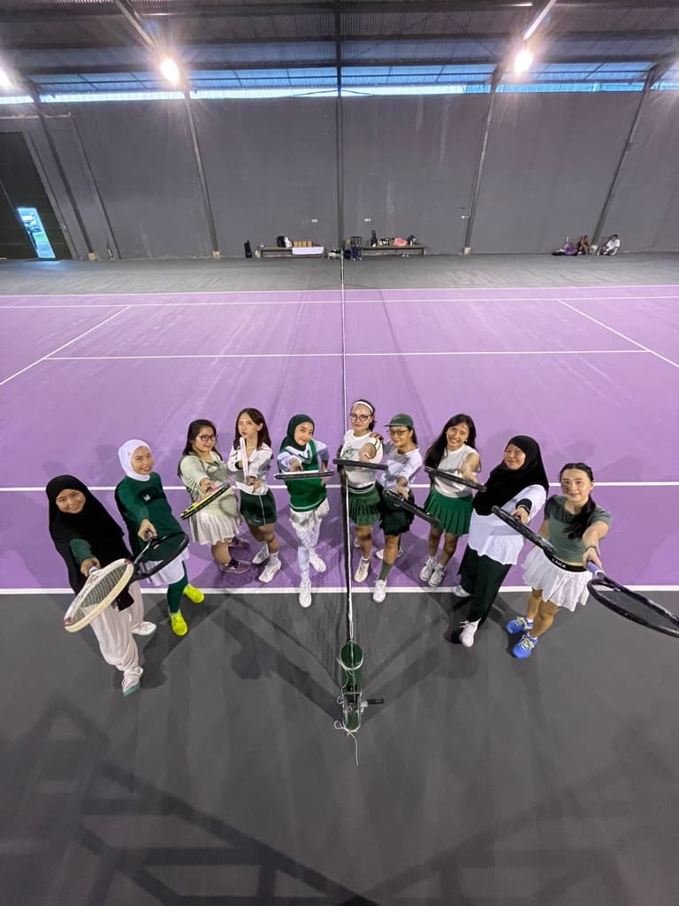Queen Tennis Club media 4