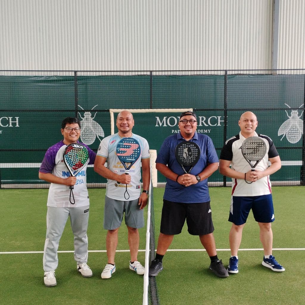 Mangkal di Padel media 6