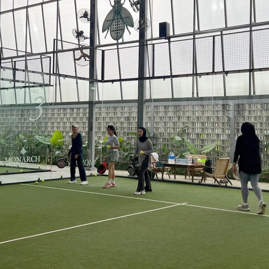Mangkal di Padel media 3
