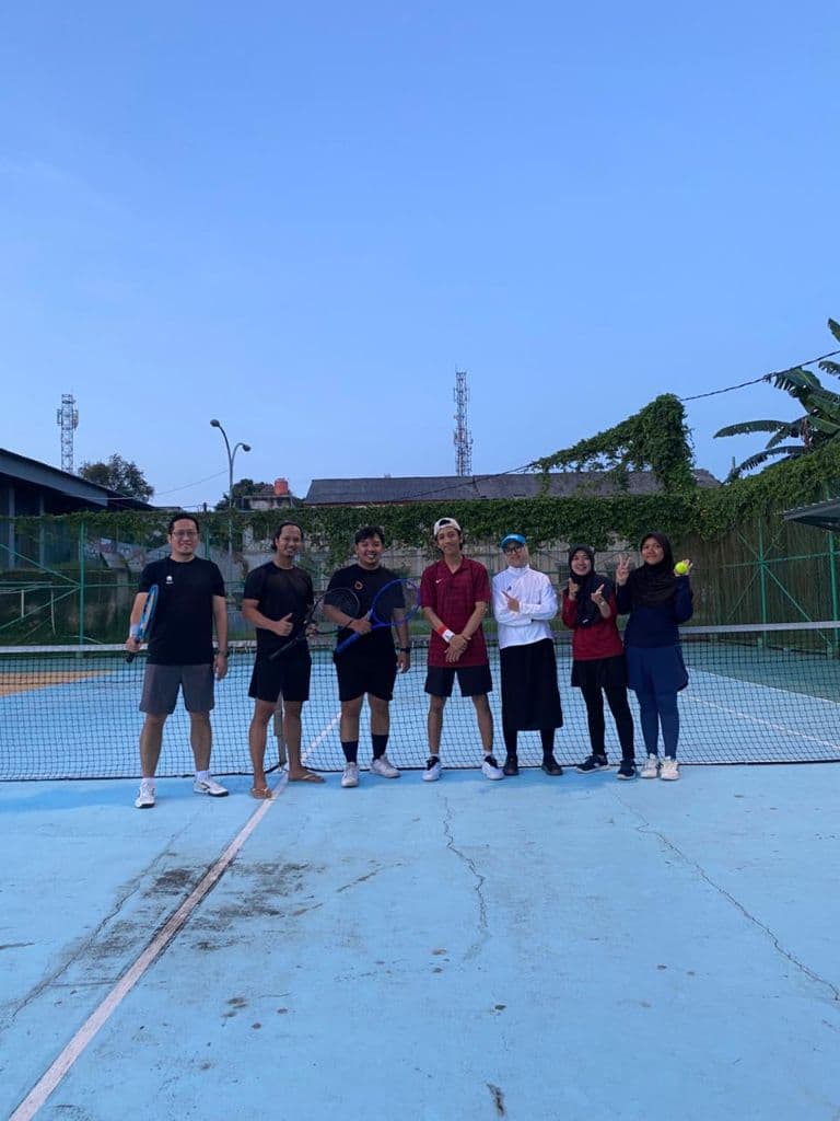 KOMUNNIS [Kelompok Muda Mudi Tennis] media 1