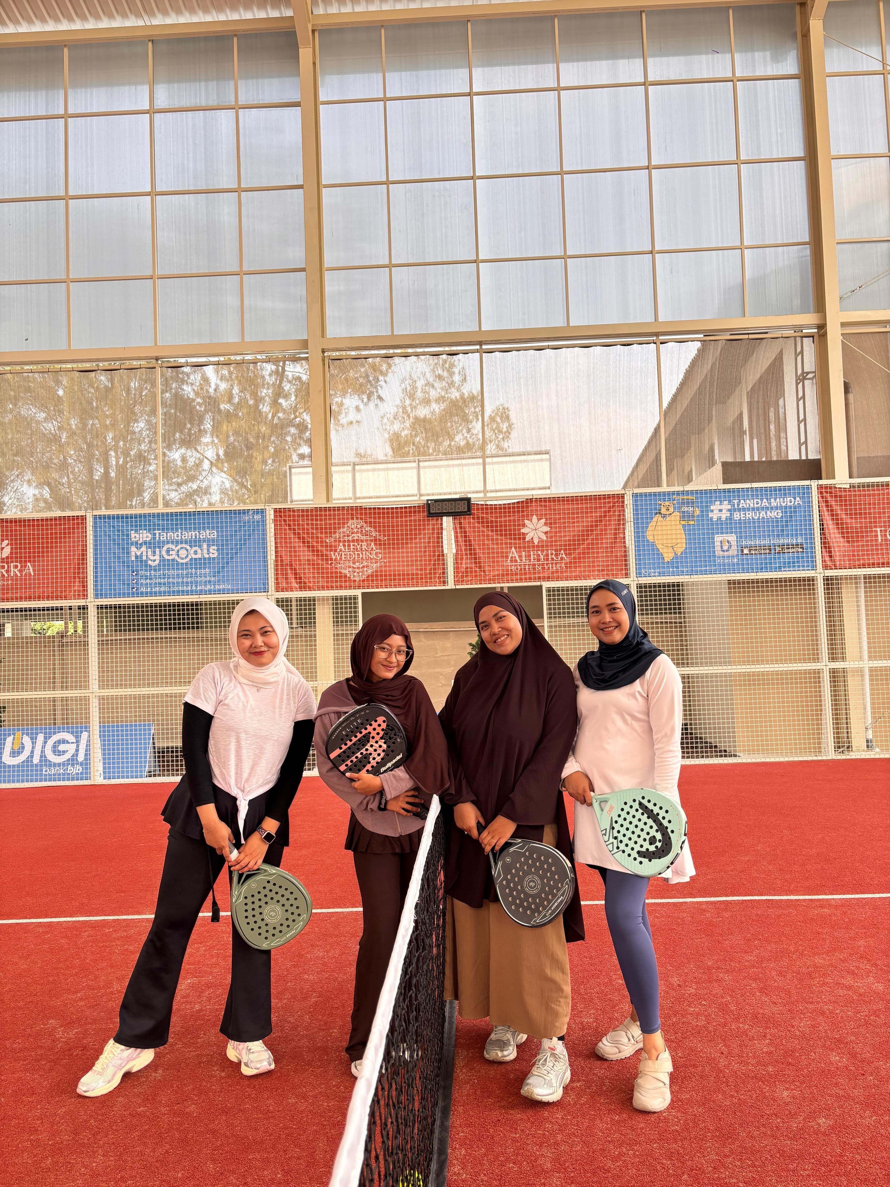Mom's On Padel media 1