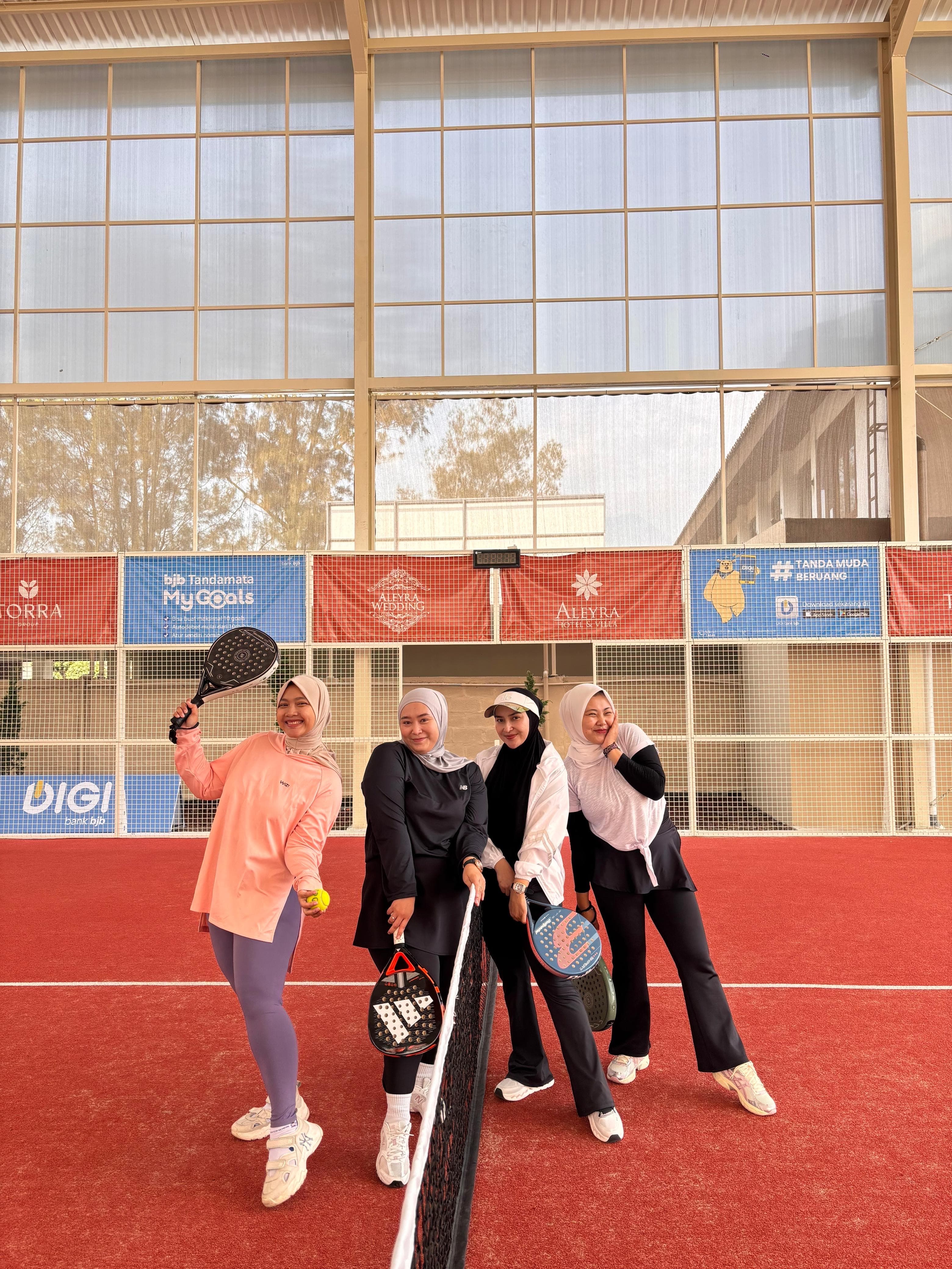 Mom's On Padel media 3