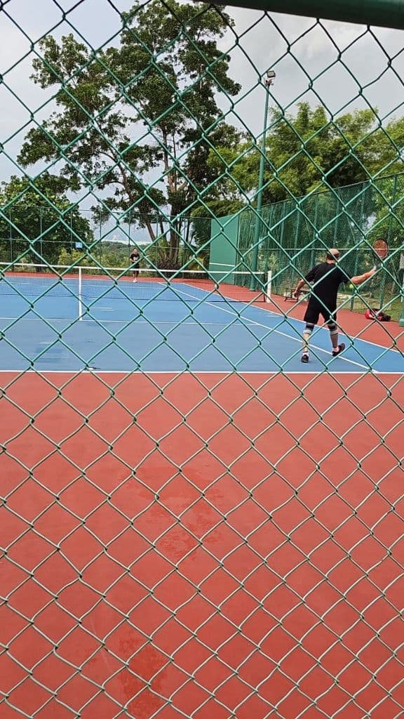 Tennis Huru Hara media 2