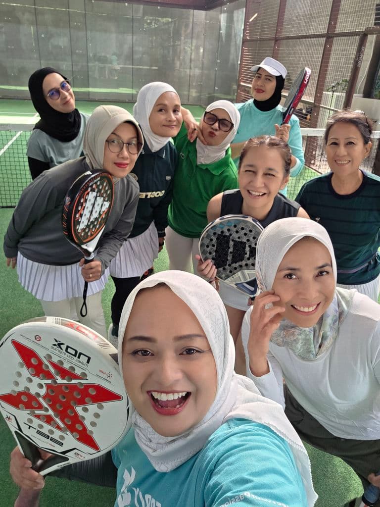 Padel with celebrity oiler  media 3