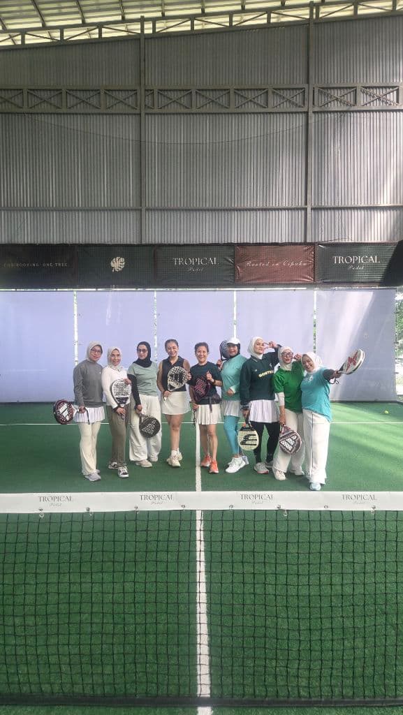 Padel with celebrity oiler  media 6