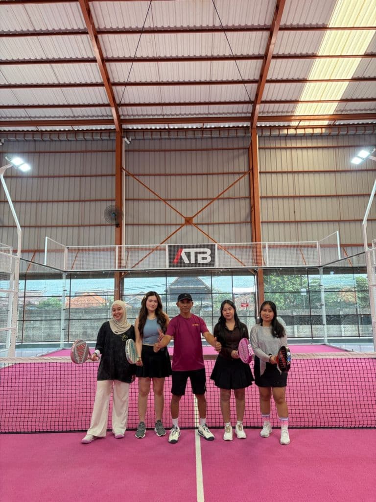Racket Queen media 5