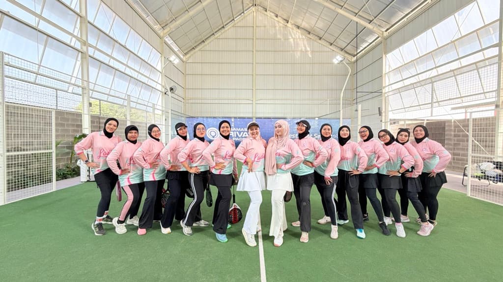 Ladies Loop media 1