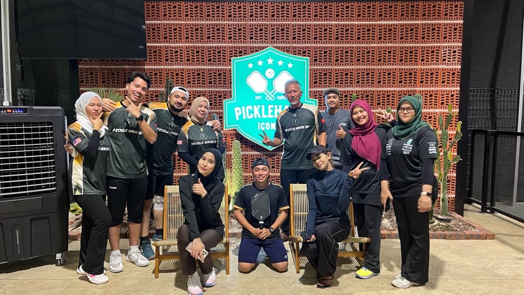 PICKLE BROS SP x LUZZ PICKLEBALL ASIA media 2