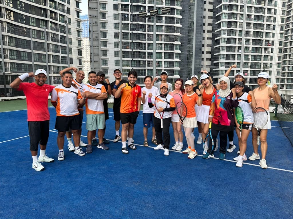 Orange Tennis Social media 3