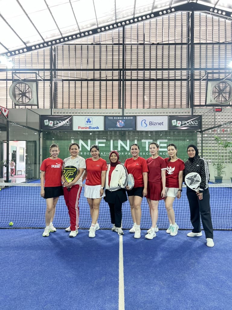 White Snoopy Padel Club media 2