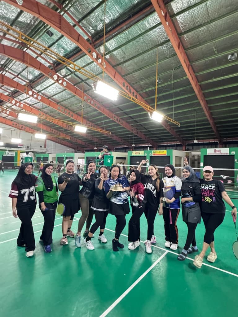 QUEEN DOLLAR BADMINTON  media 3