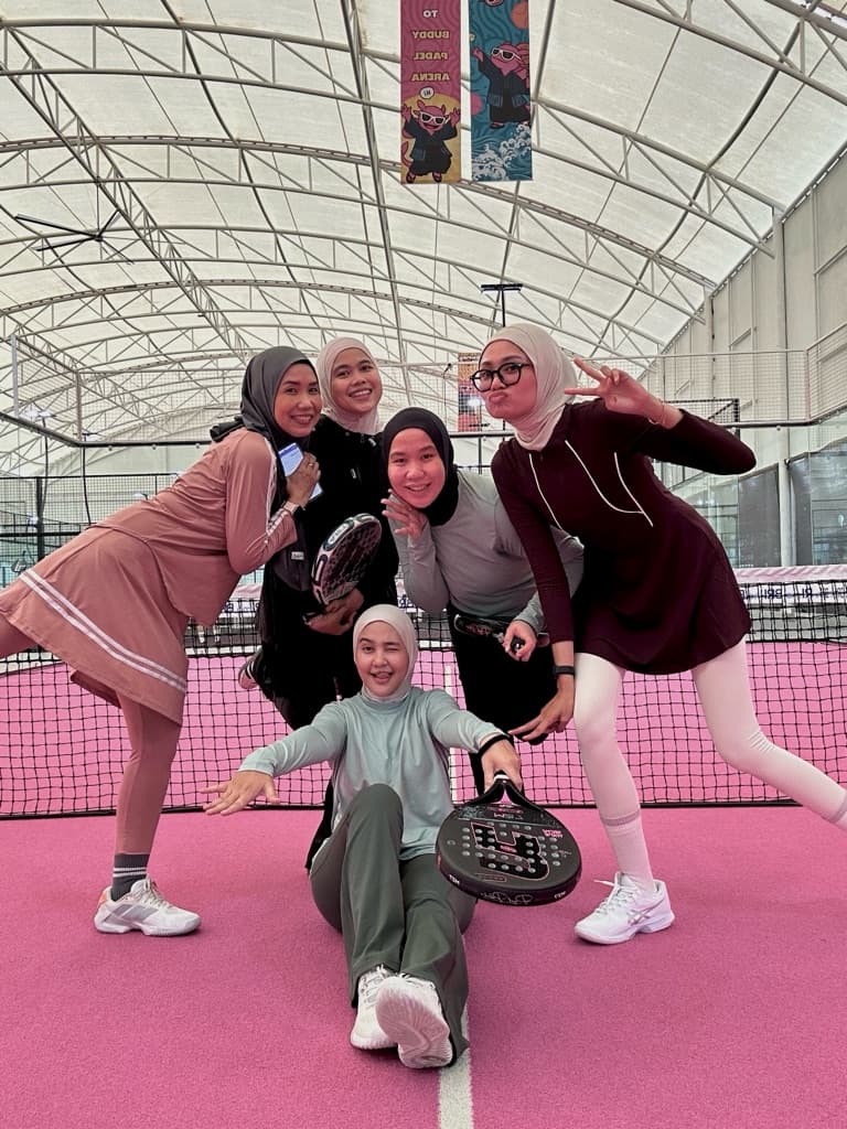 Fridel Sister Club media 6
